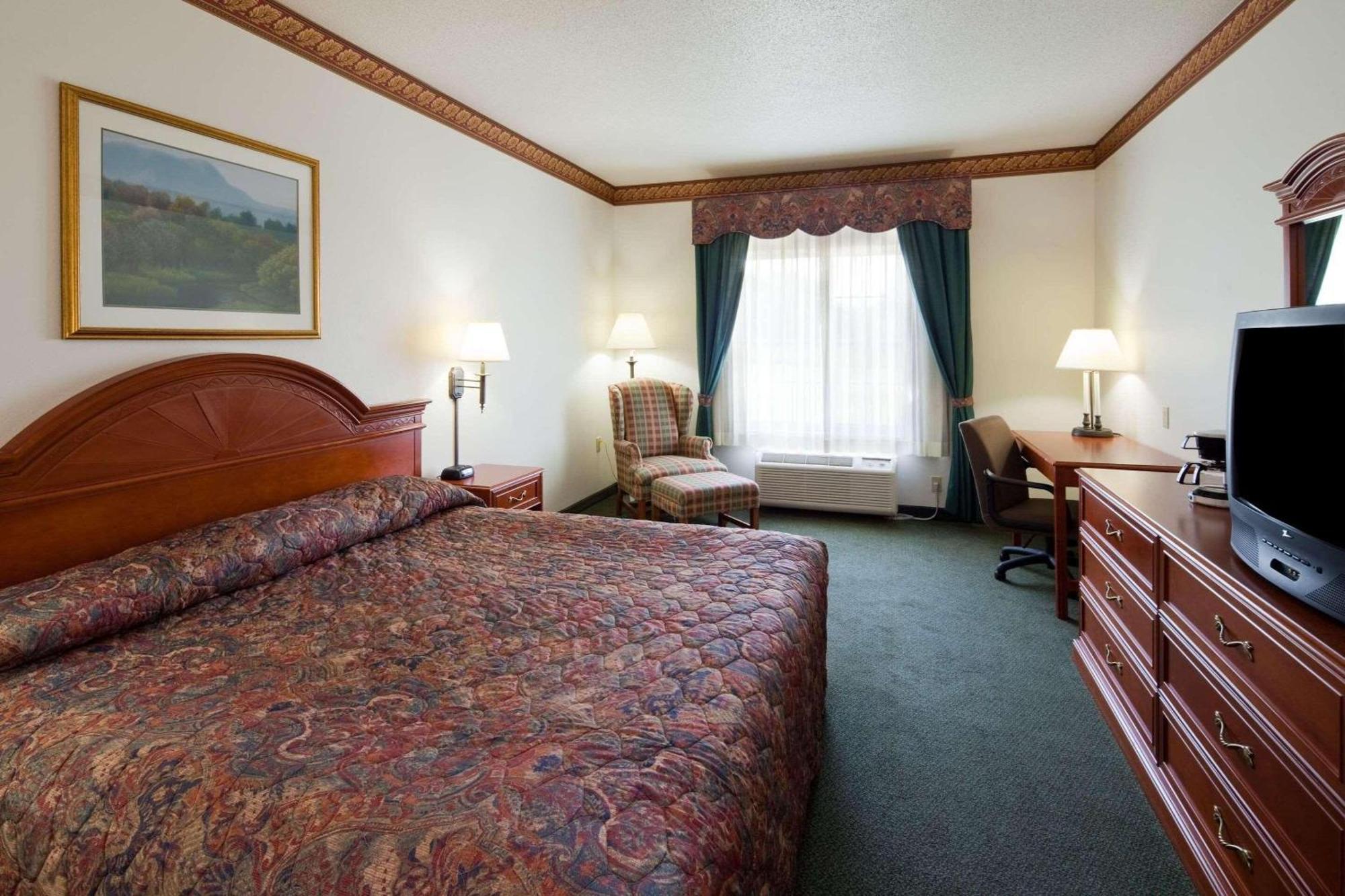 Country Inn & Suites By Radisson, Прейри дю Чиен Екстериор снимка